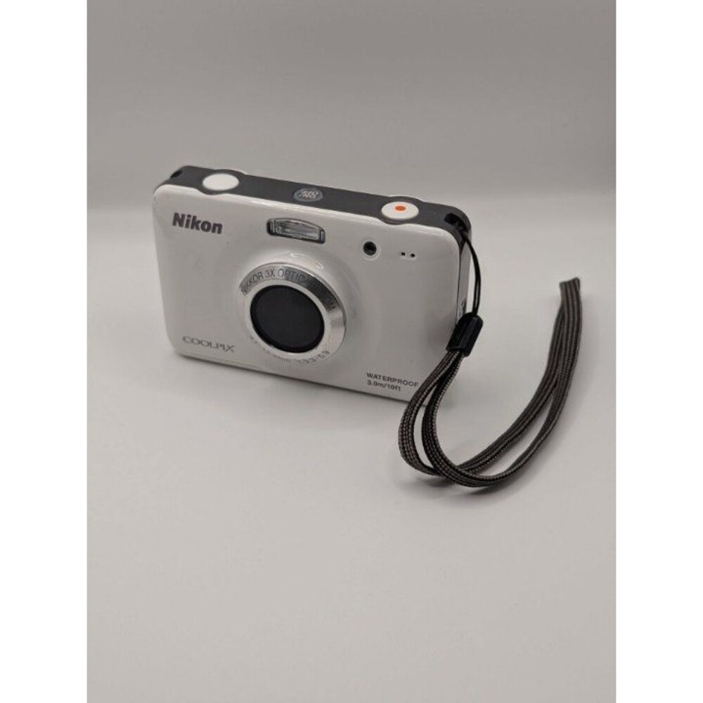 Nikon COOLPIX S30 10.1MP Waterproof Digital Camera White with Strap